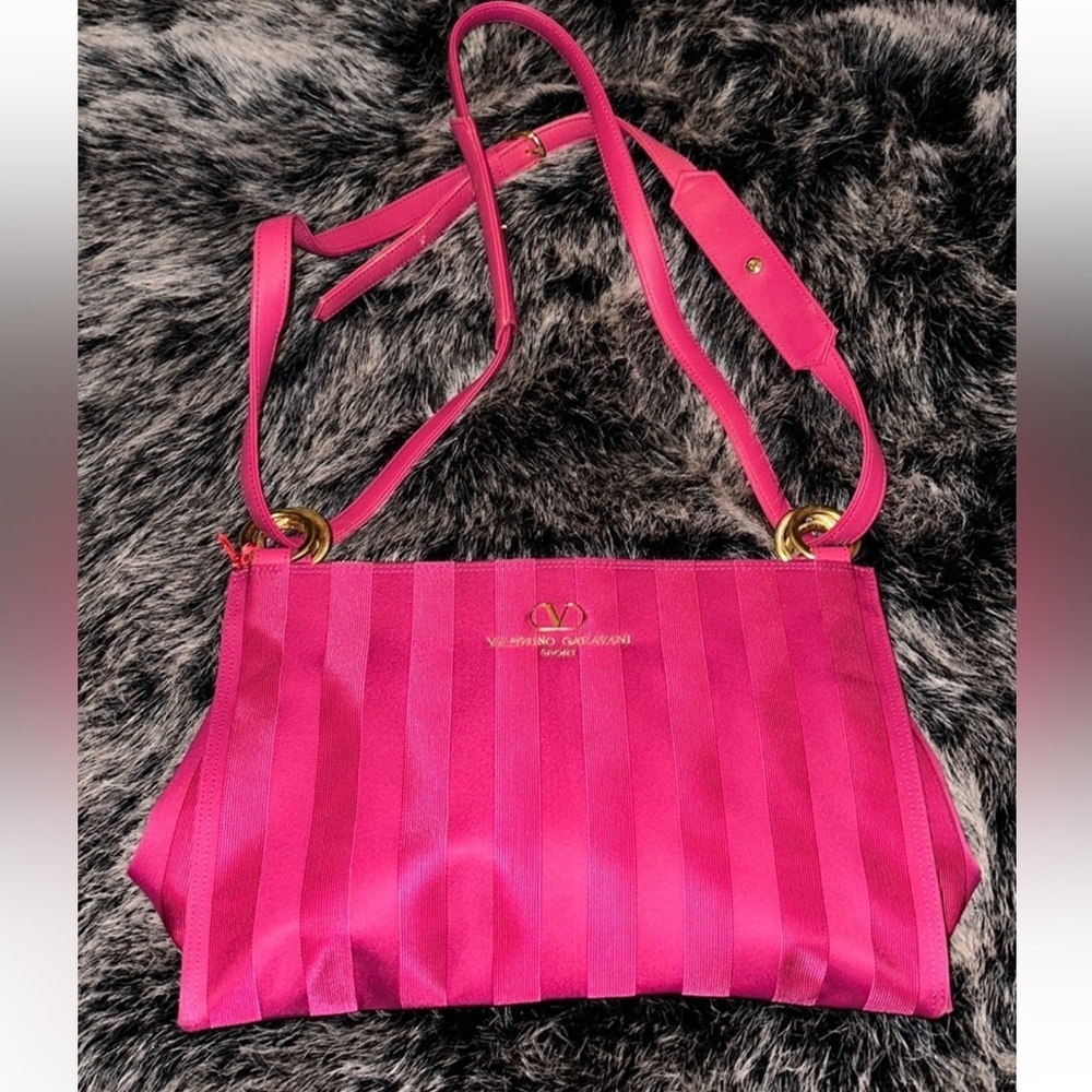 Authentic Valentino Garavani Sport Vibrant Pink Bag in Pristine Condition - Picture 3 of 15